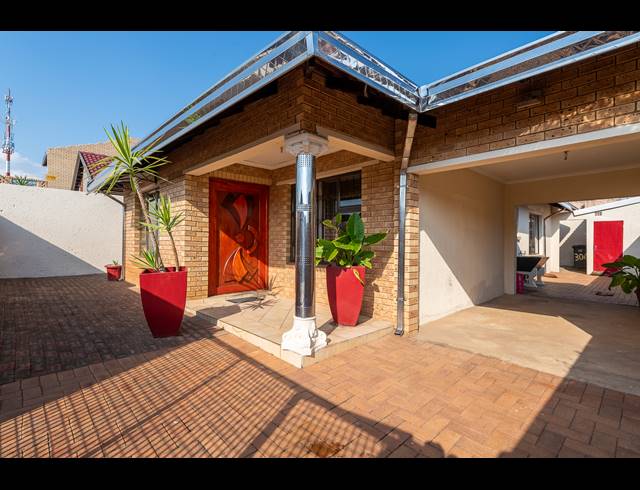 3 BEDROOM FREEHOLD SOLD IN PROTEA NORTH